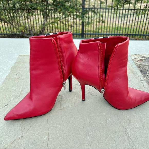 Steve Madden Red Ankle Boots with Black and White Stripes - Picture 6 of 14